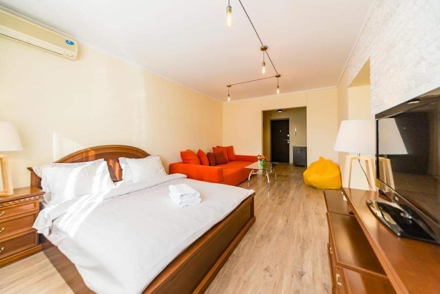 1 Room 65M2 Center Of Obolon Near River Side. เคียฟ ภายนอก รูปภาพ