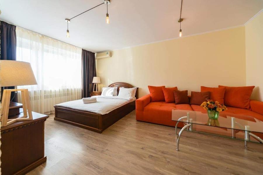 1 Room 65M2 Center Of Obolon Near River Side. เคียฟ ภายนอก รูปภาพ